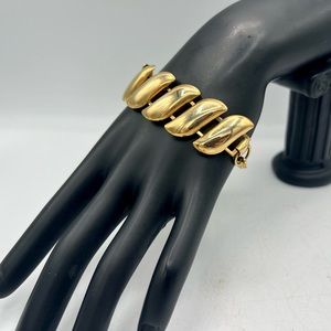 Vintage gold tone link wide chain bracelet 7.5”